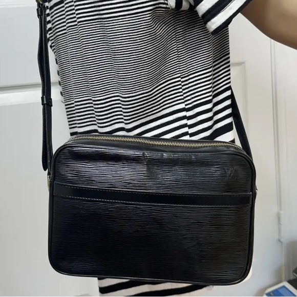Louis Vuitton Black Epi Leather Trocadero 24 Crossbody Bag - Picture 2 of 16
